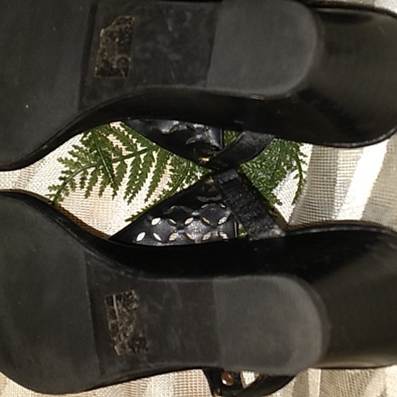 Native Art Signned Mug & Beautiful Black Wedge Sandals - Picture 4 of 9